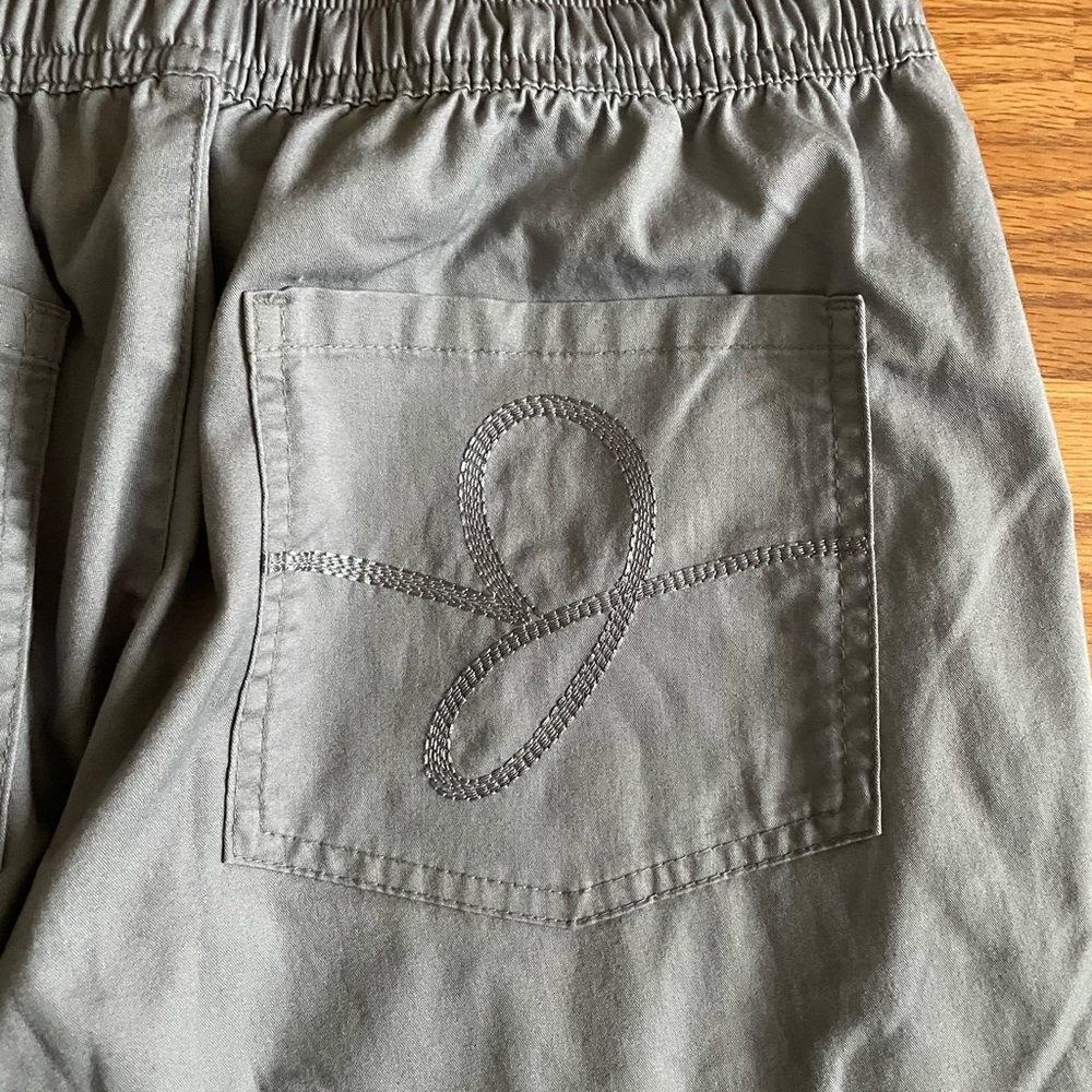 Women’s Gray JAANUU Scrub Pants Size Small - Picture 7 of 8